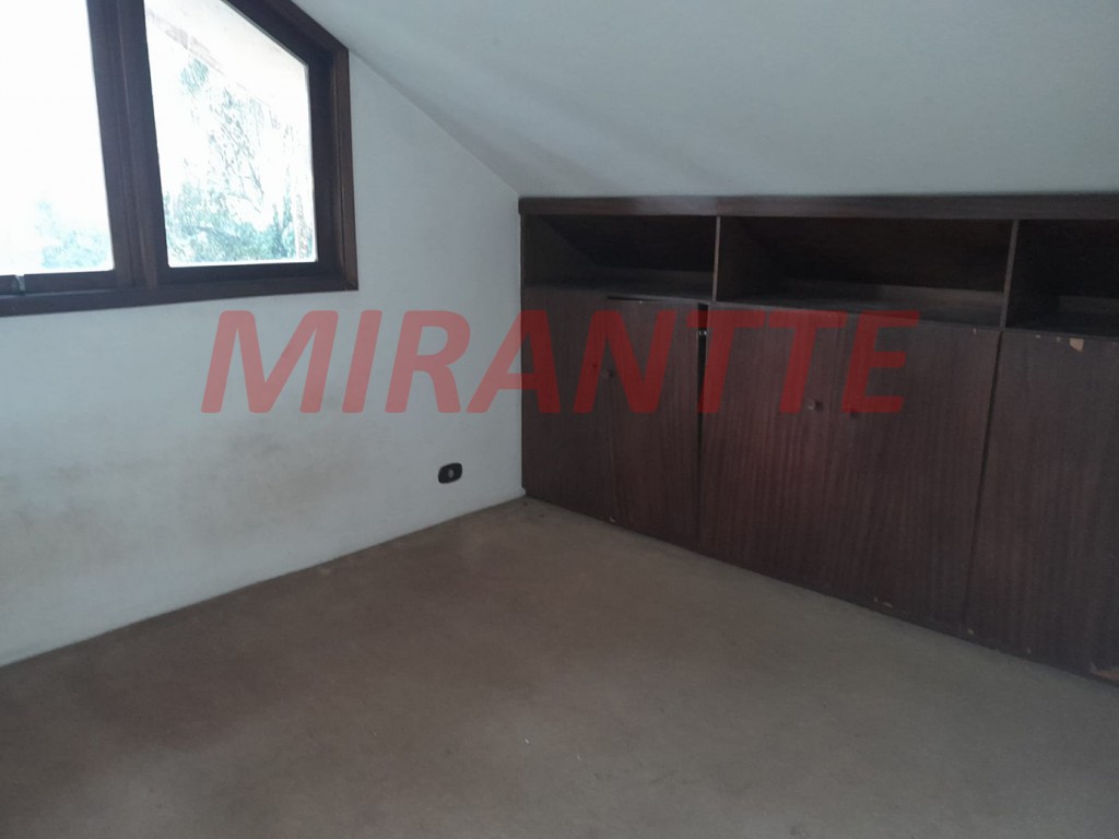 Sobrado de 250m² com 3 quartos em Serra Da Cantareira