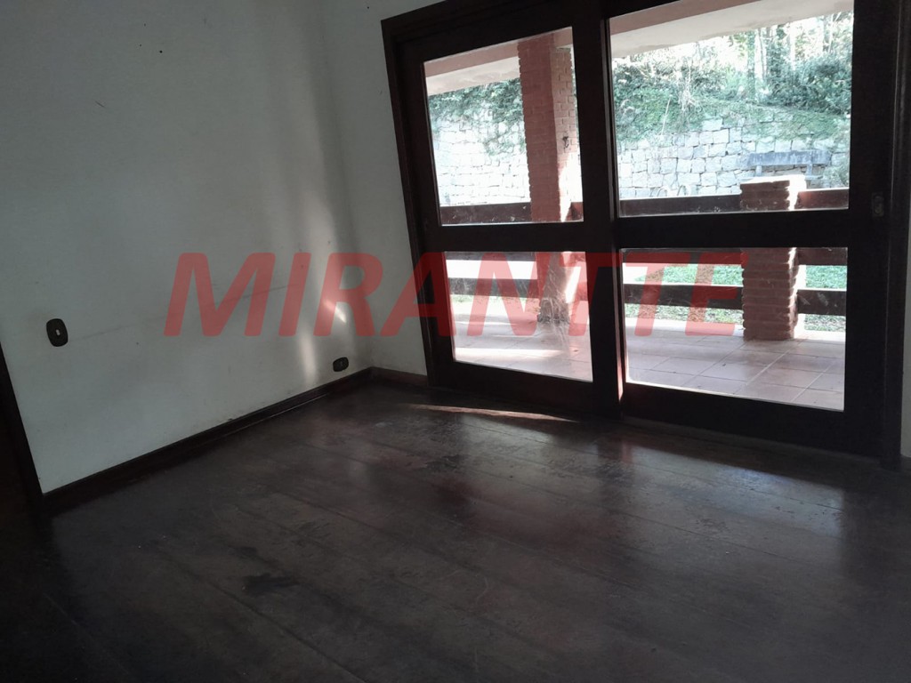 Sobrado de 250m² com 3 quartos em Serra Da Cantareira