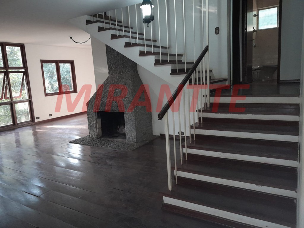 Sobrado de 250m² com 3 quartos em Serra Da Cantareira