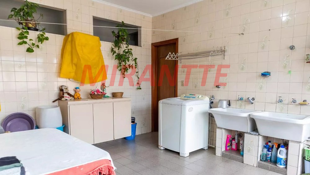 Sobrado de 712m² com 6 quartos em Jardim Japão