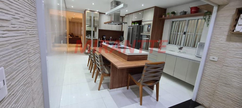 Sobrado de 180m² com 3 quartos em Jardim Vila Galvão