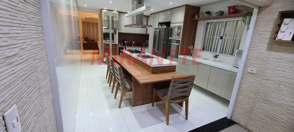 Sobrado de 180m² com 3 quartos em Jardim Vila Galvão