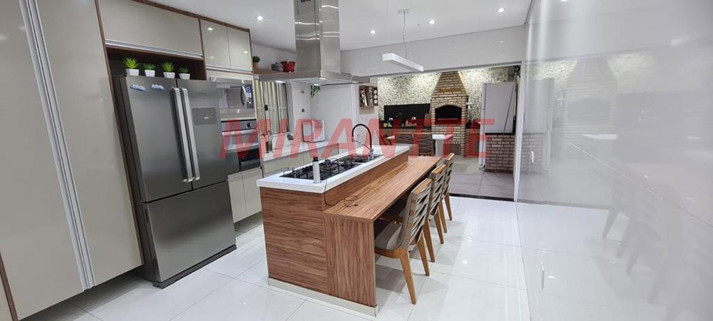 Sobrado de 180m² com 3 quartos em Jardim Vila Galvão