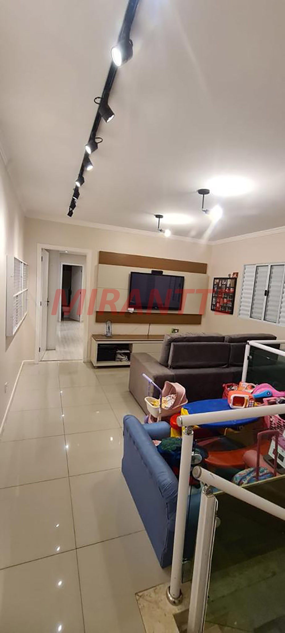 Sobrado de 180m² com 3 quartos em Jardim Vila Galvão