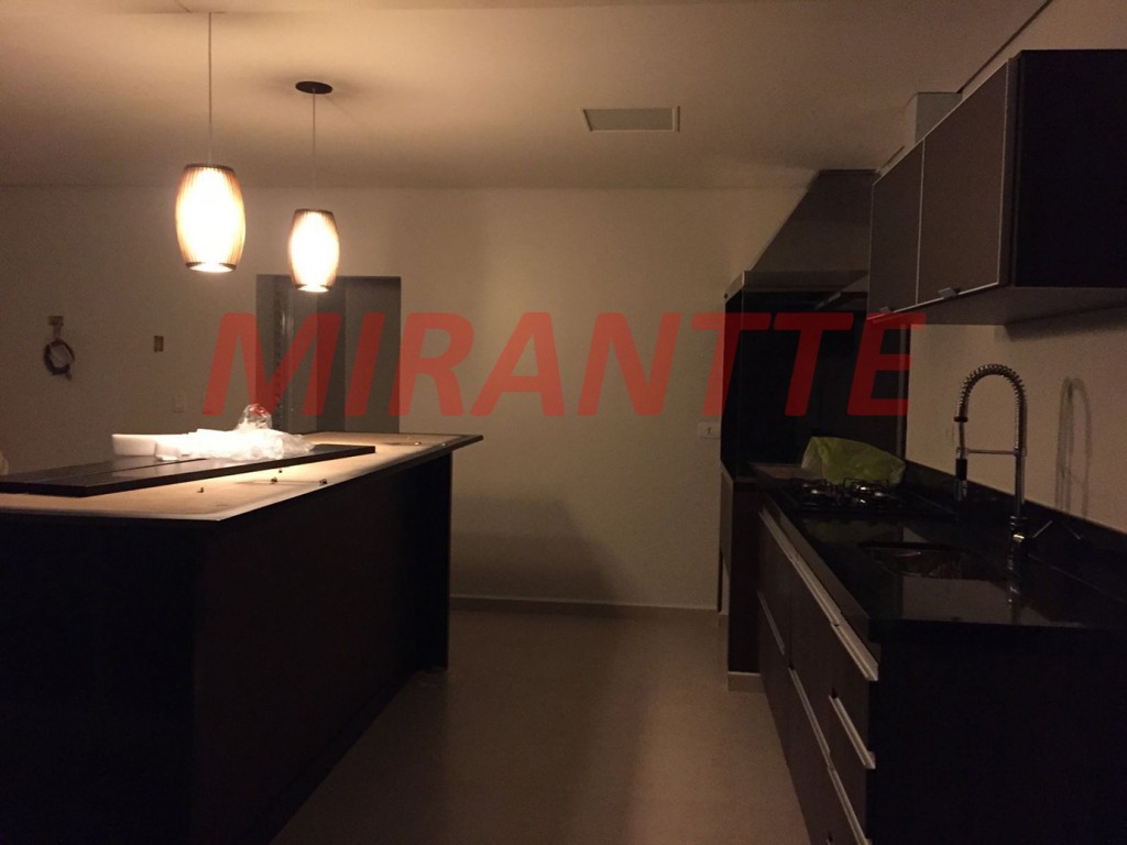 Sobrado de 600m² com 4 quartos em Serra da Cantareira
