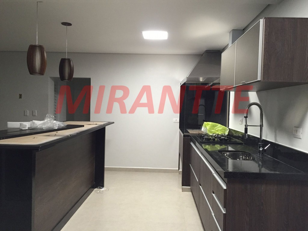 Sobrado de 600m² com 4 quartos em Serra da Cantareira