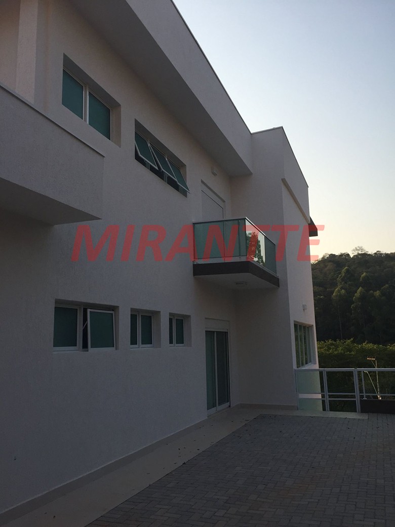 Sobrado de 600m² com 4 quartos em Serra da Cantareira