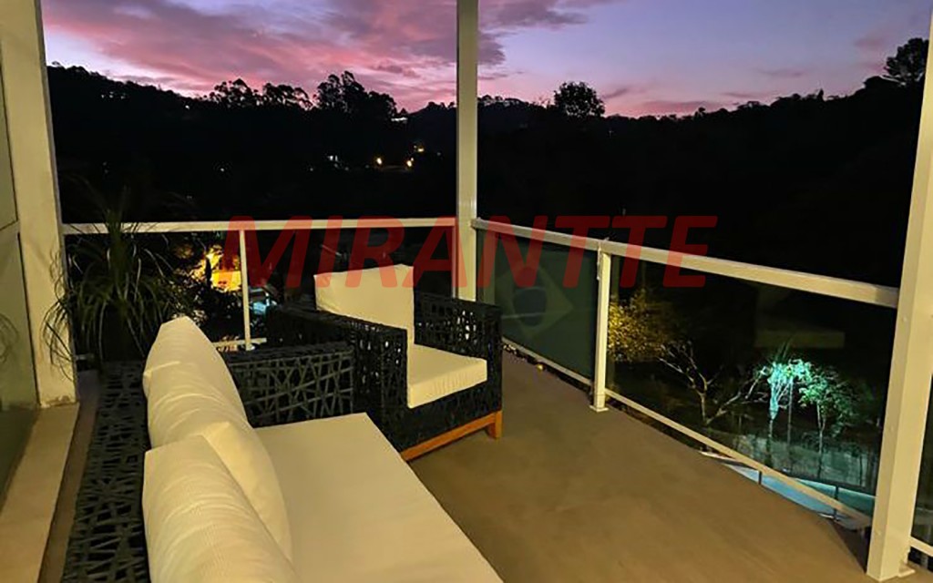 Sobrado de 600m² com 4 quartos em Serra da Cantareira