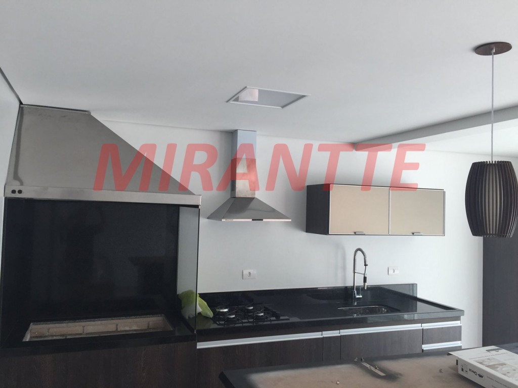 Sobrado de 600m² com 4 quartos em Serra da Cantareira