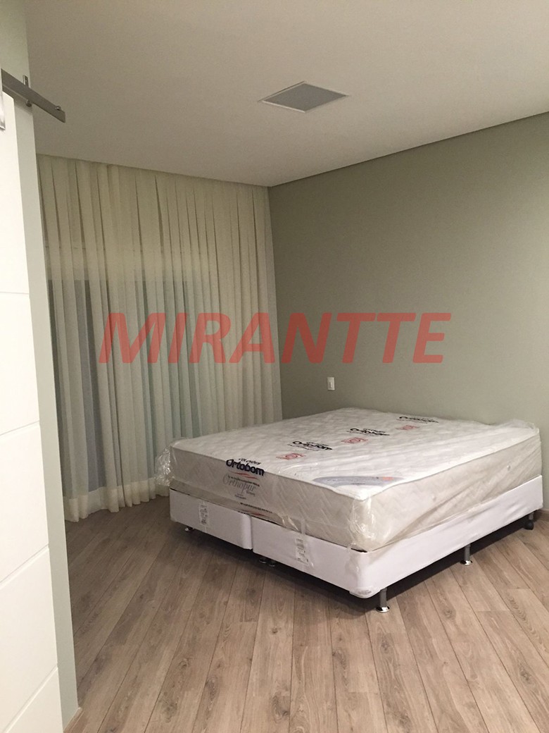 Sobrado de 600m² com 4 quartos em Serra da Cantareira