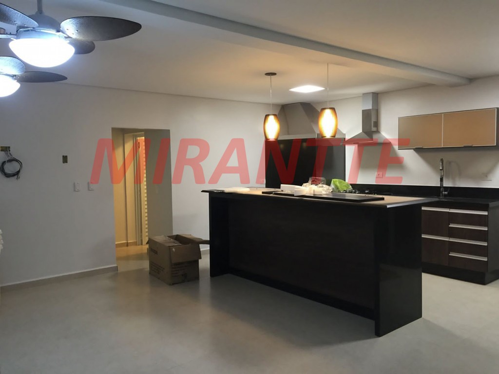 Sobrado de 600m² com 4 quartos em Serra da Cantareira