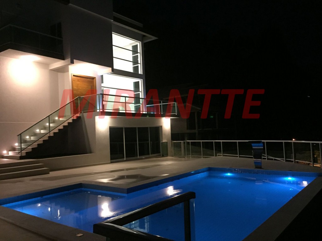 Sobrado de 600m² com 4 quartos em Serra da Cantareira