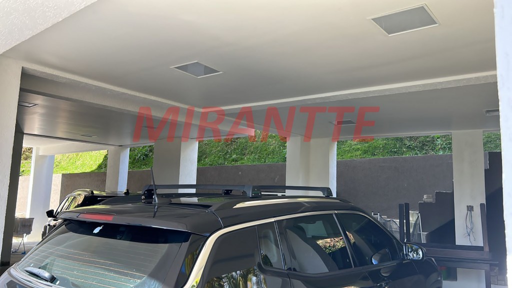 Sobrado de 600m² com 4 quartos em Serra da Cantareira