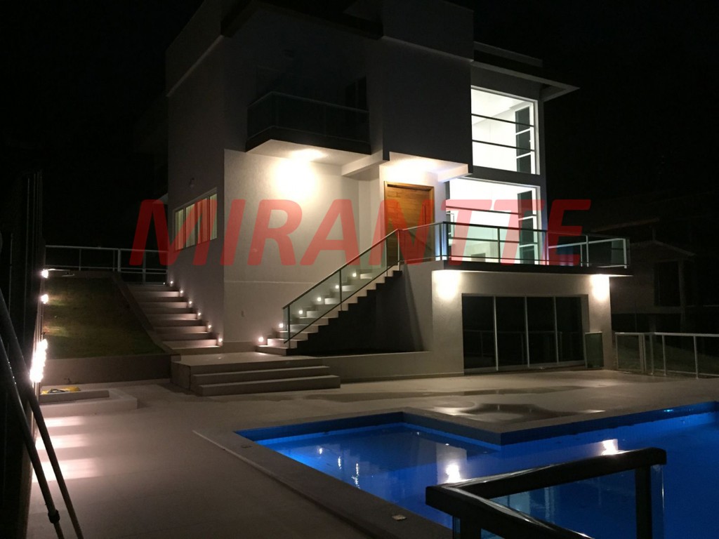 Sobrado de 600m² com 4 quartos em Serra da Cantareira