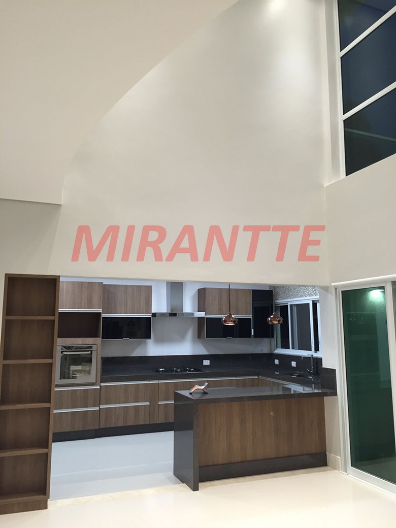 Sobrado de 600m² com 4 quartos em Serra da Cantareira
