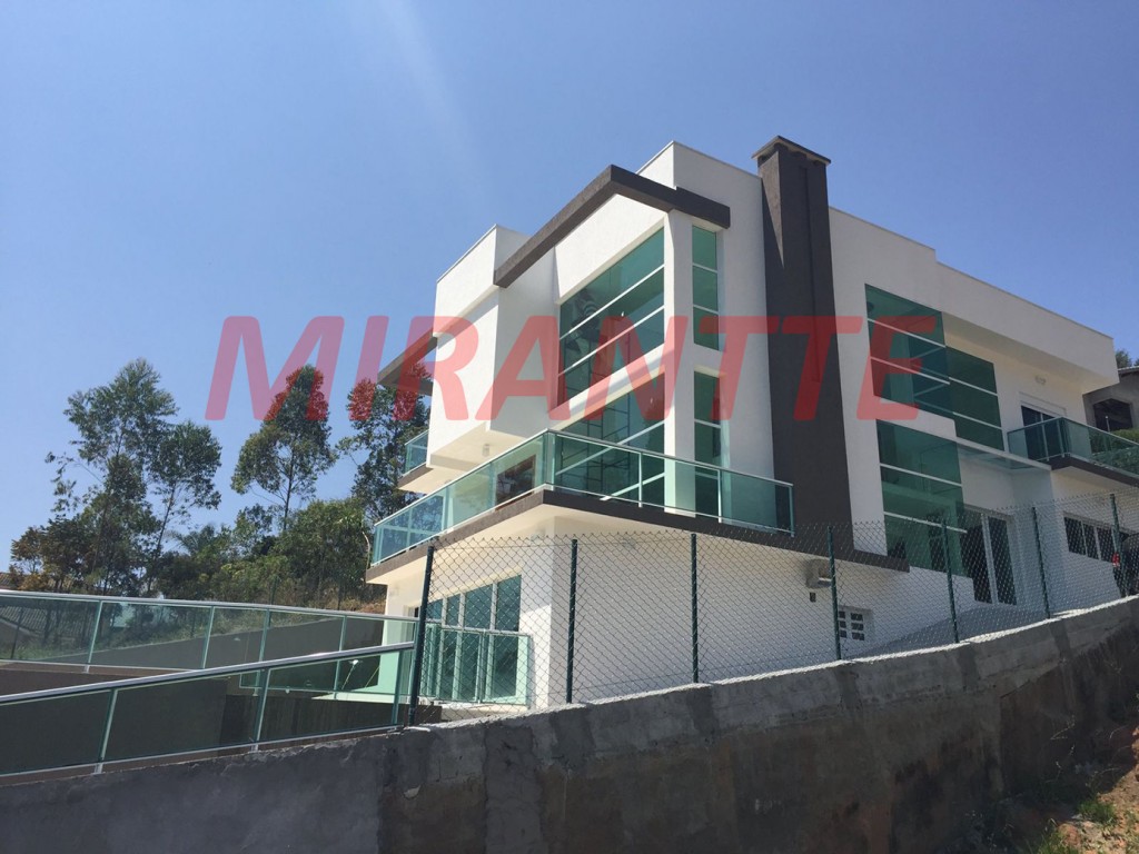 Sobrado de 600m² com 4 quartos em Serra da Cantareira