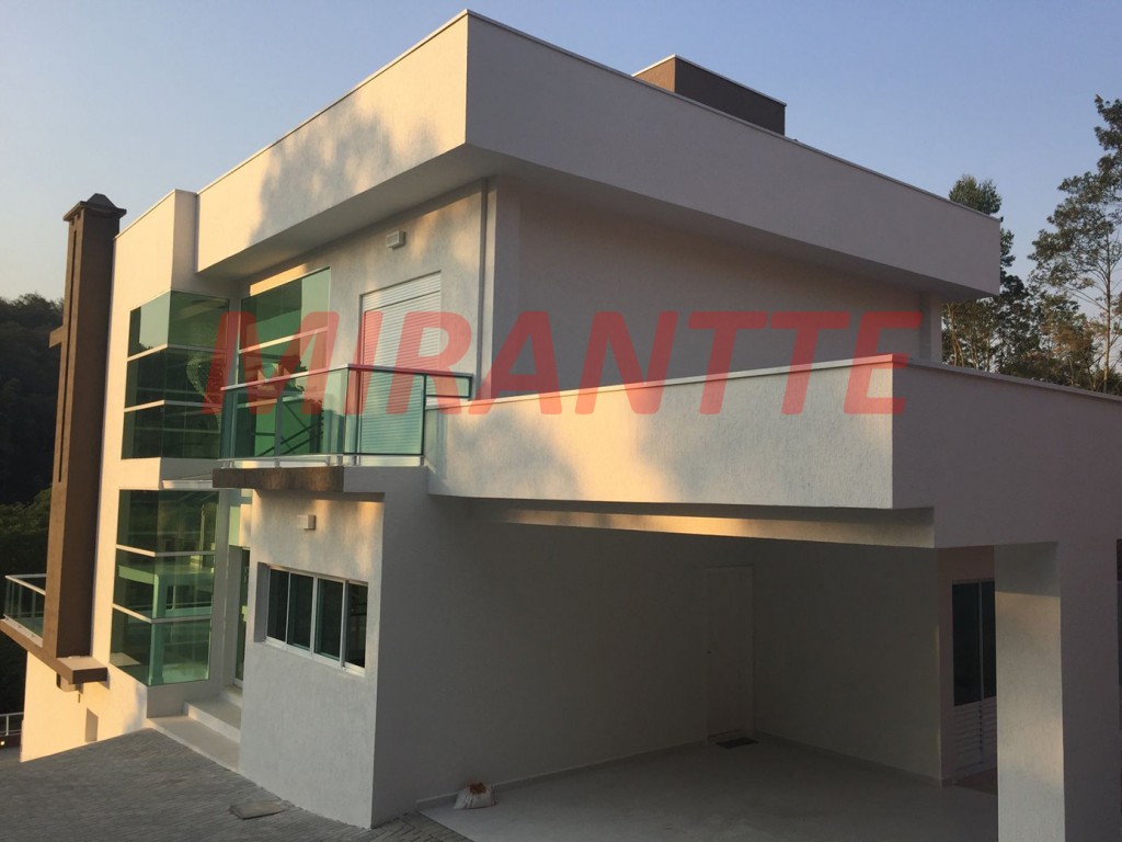 Sobrado de 600m² com 4 quartos em Serra da Cantareira
