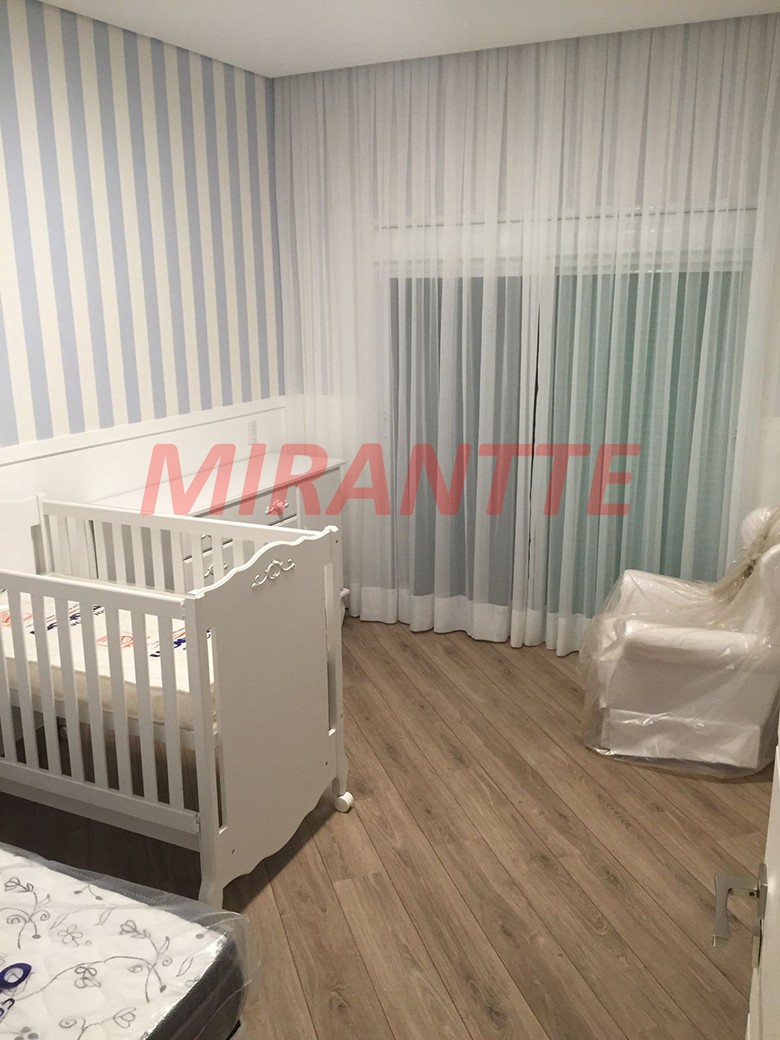 Sobrado de 600m² com 4 quartos em Serra da Cantareira