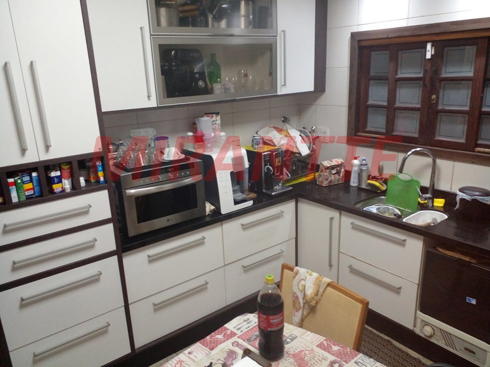 Sobrado de 160m² com 4 quartos em Água Fria