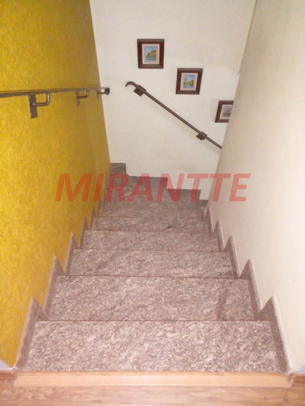 Sobrado de 160m² com 4 quartos em Água Fria
