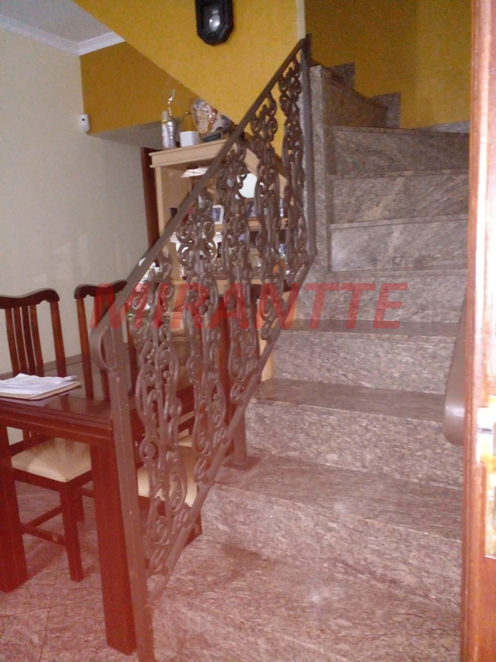 Sobrado de 160m² com 4 quartos em Água Fria