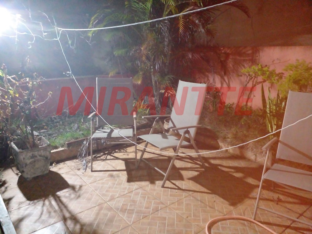 Sobrado de 160m² com 4 quartos em Água Fria