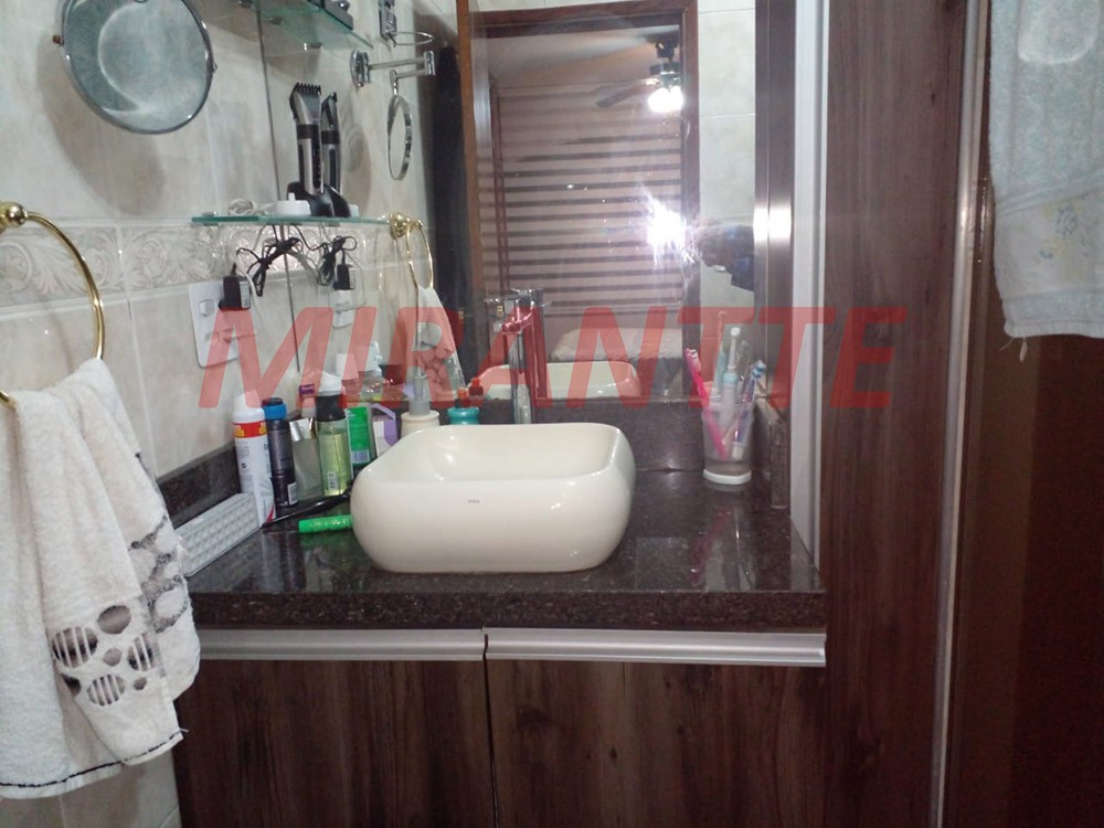 Sobrado de 160m² com 4 quartos em Água Fria