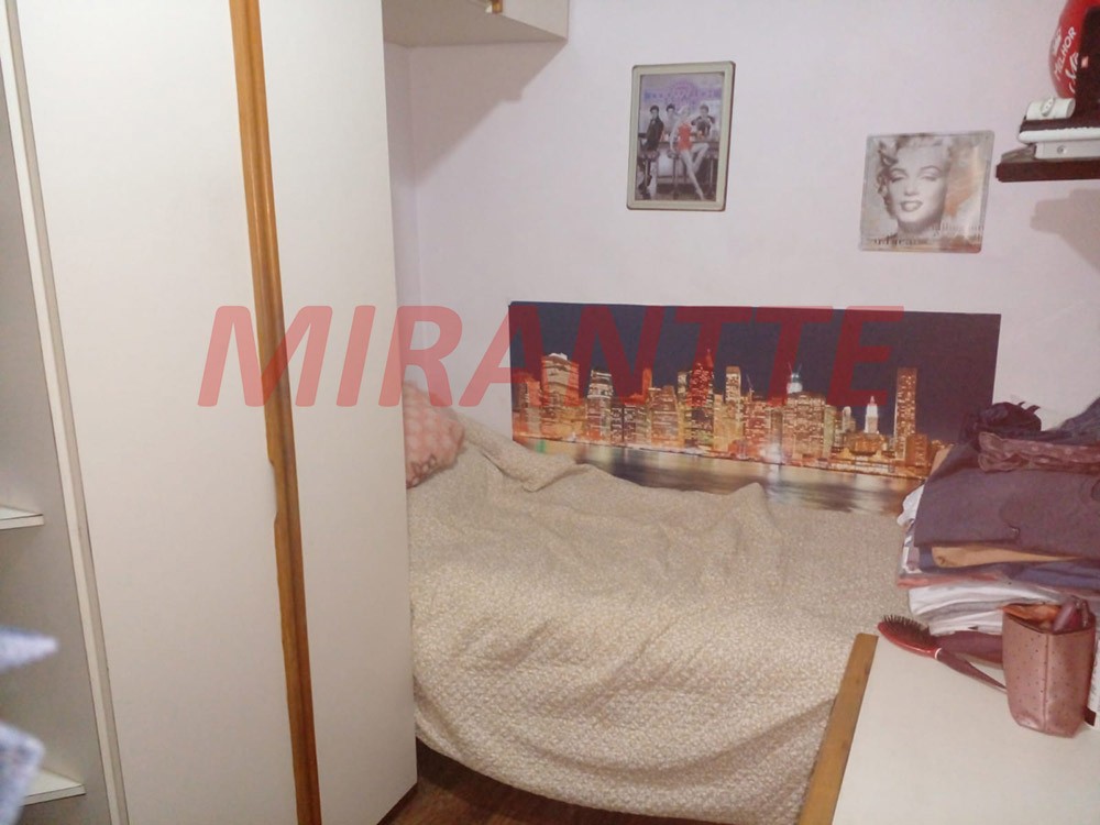 Sobrado de 160m² com 4 quartos em Água Fria