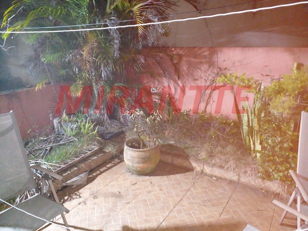 Sobrado de 160m² com 4 quartos em Água Fria