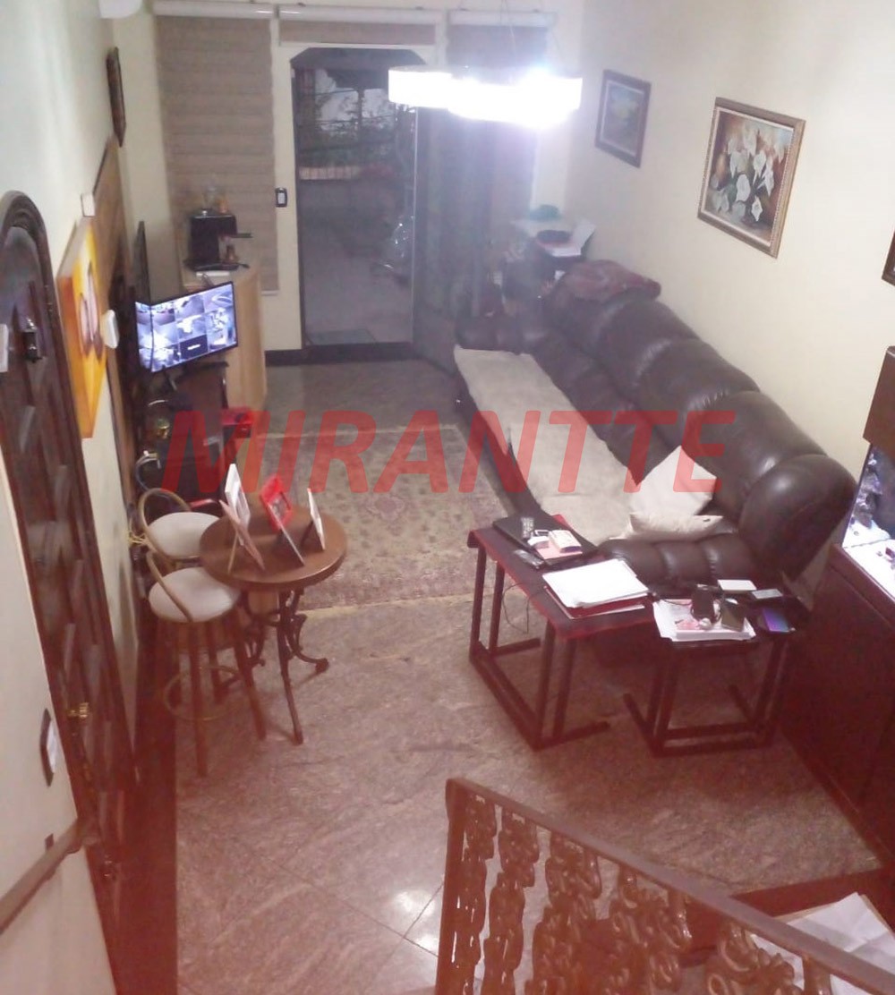Sobrado de 160m² com 4 quartos em Água Fria