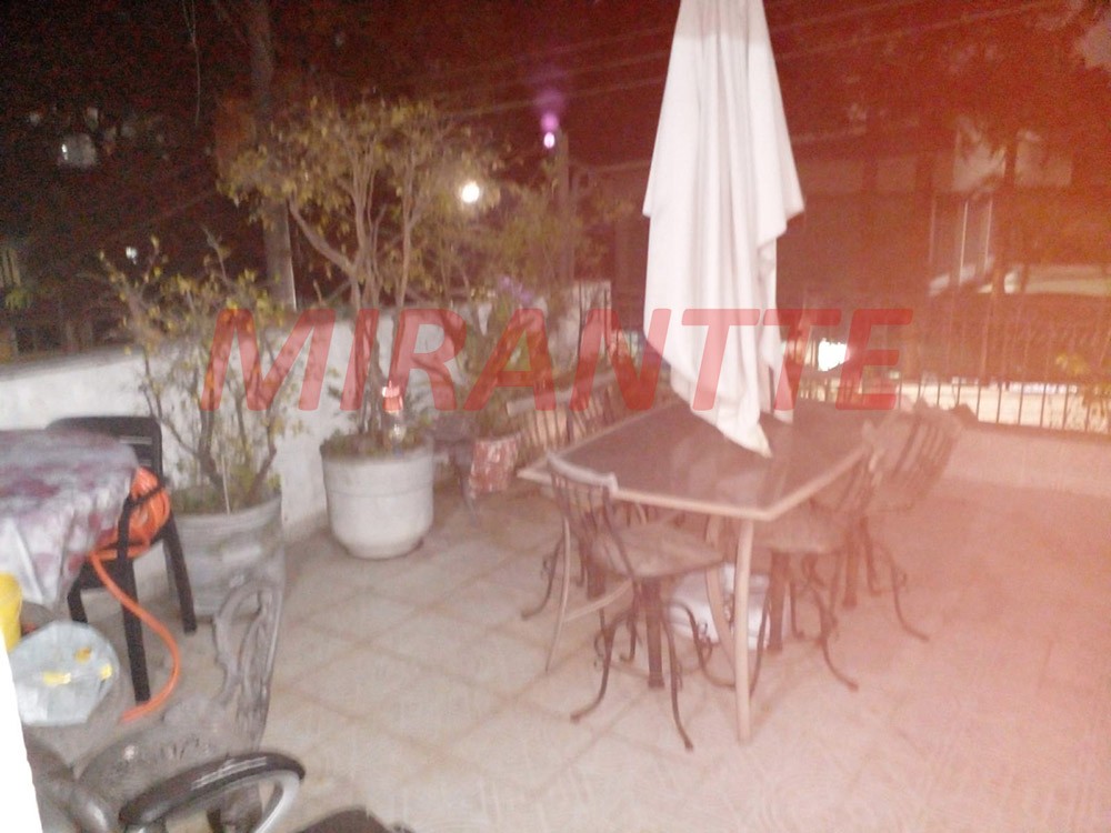 Sobrado de 160m² com 4 quartos em Água Fria