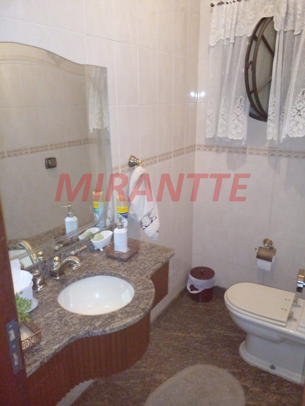Sobrado de 160m² com 4 quartos em Água Fria