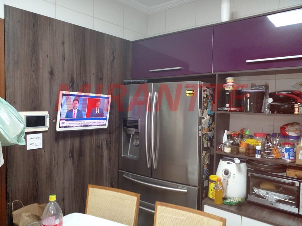 Sobrado de 160m² com 4 quartos em Água Fria
