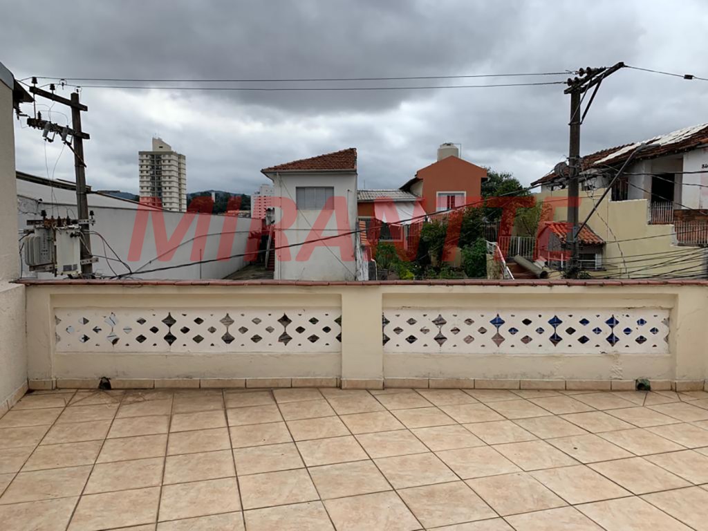 Sobrado de 191m² com 6 quartos em Água Fria