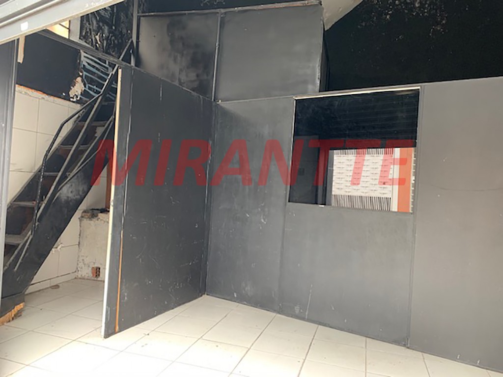 Sobrado de 191m² com 6 quartos em Água Fria