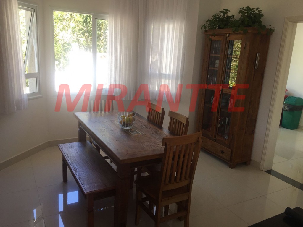Sobrado de 550m² com 4 quartos em Serra da Cantareira