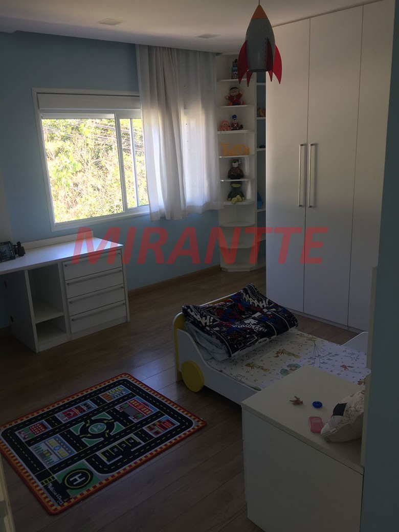 Sobrado de 550m² com 4 quartos em Serra da Cantareira