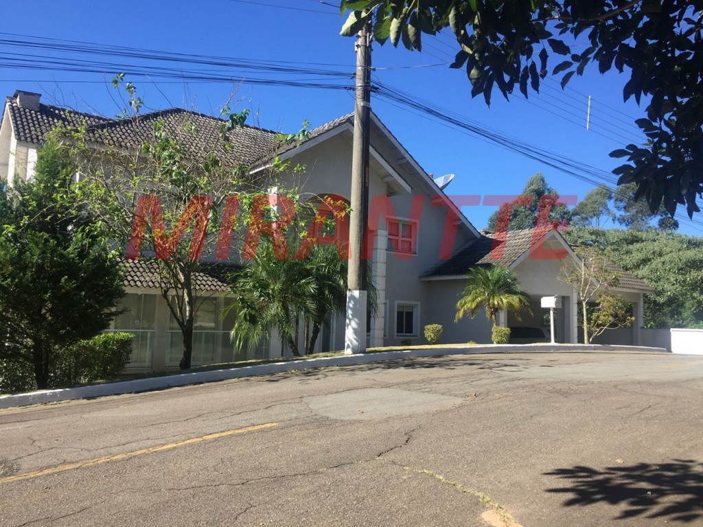 Sobrado de 550m² com 4 quartos em Serra da Cantareira