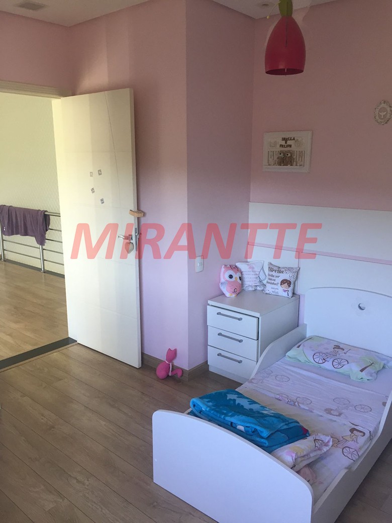Sobrado de 550m² com 4 quartos em Serra da Cantareira
