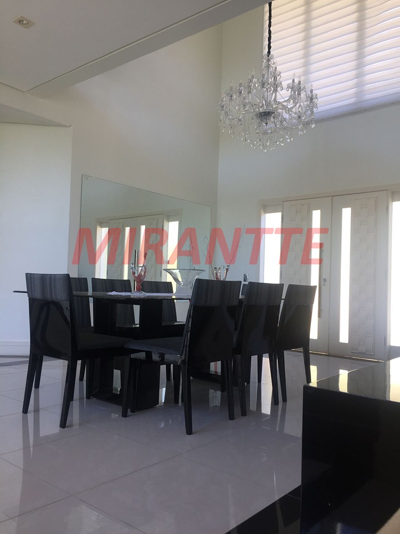 Sobrado de 550m² com 4 quartos em Serra da Cantareira