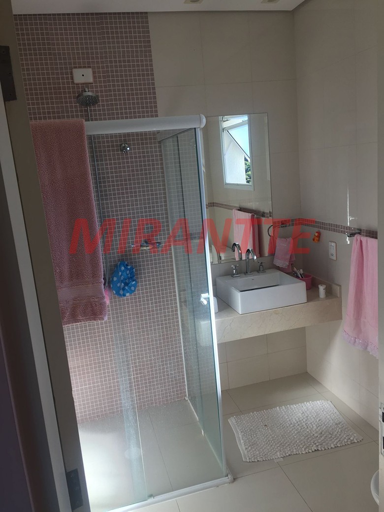 Sobrado de 550m² com 4 quartos em Serra da Cantareira