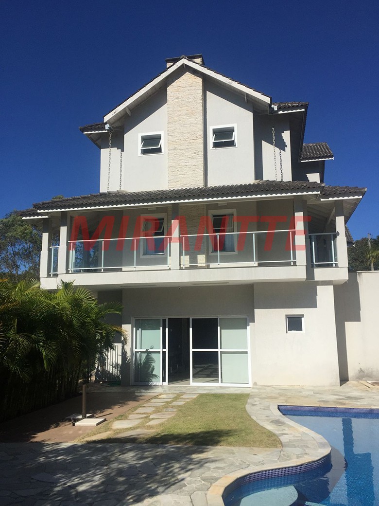 Sobrado de 550m² com 4 quartos em Serra da Cantareira