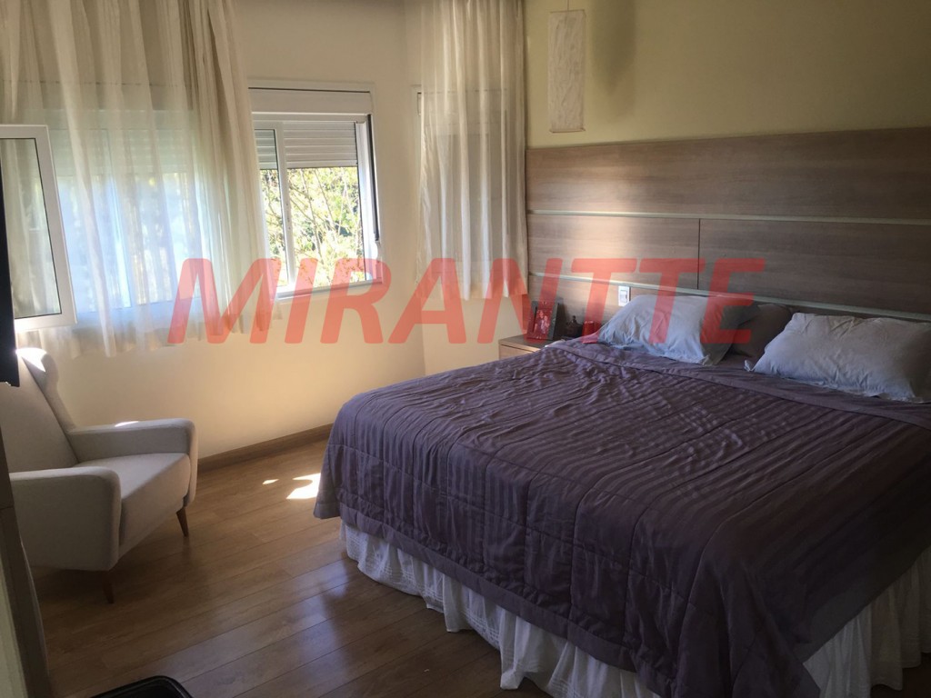 Sobrado de 550m² com 4 quartos em Serra da Cantareira