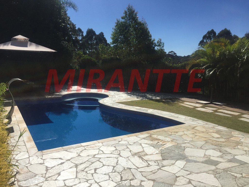 Sobrado de 550m² com 4 quartos em Serra da Cantareira