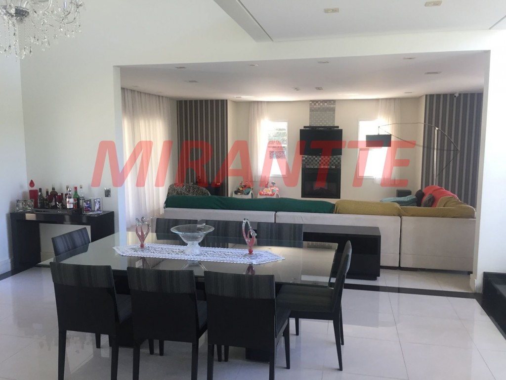 Sobrado de 550m² com 4 quartos em Serra da Cantareira