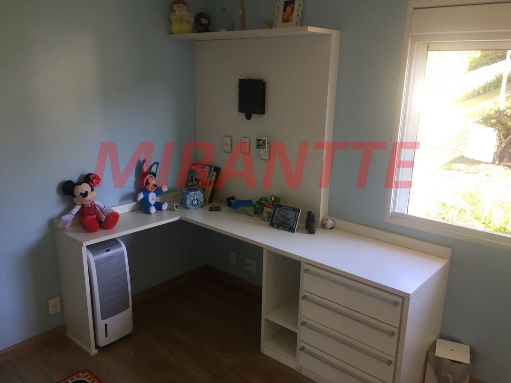 Sobrado de 550m² com 4 quartos em Serra da Cantareira