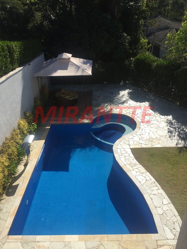 Sobrado de 550m² com 4 quartos em Serra da Cantareira