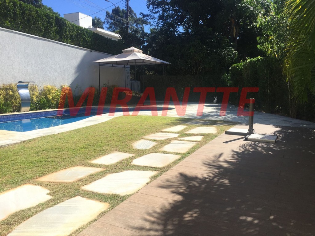 Sobrado de 550m² com 4 quartos em Serra da Cantareira