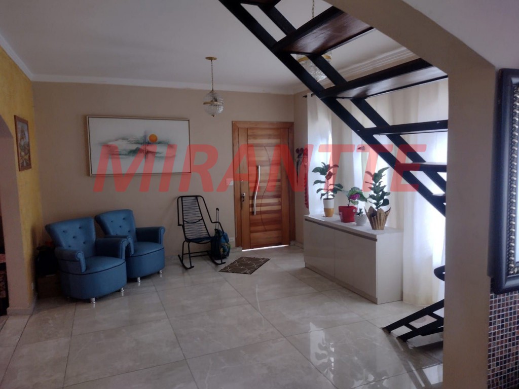 Sobrado de 180m² com 3 quartos em Vila Mazzei