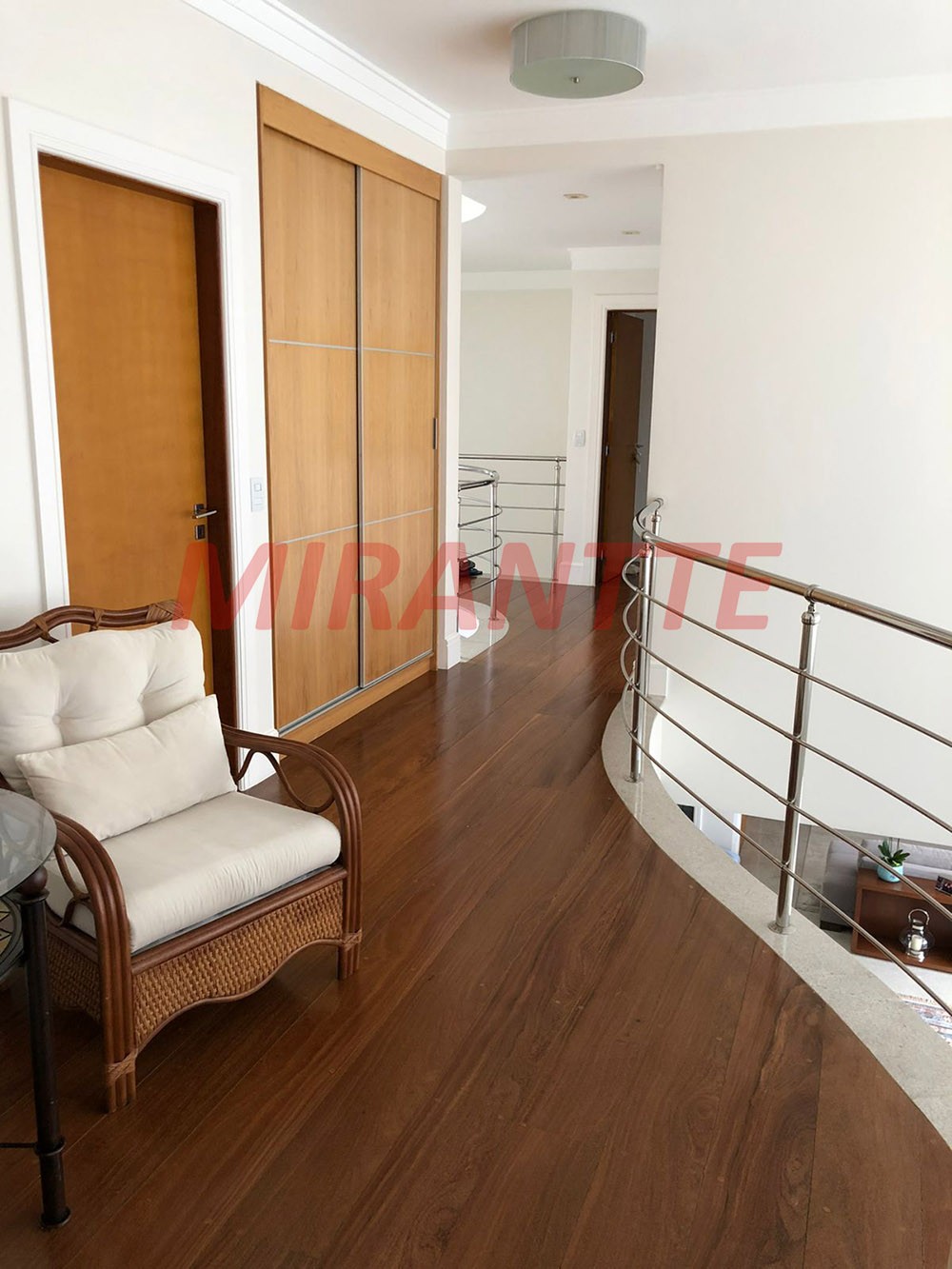 Sobrado de 490m² com 4 quartos em Jardim Virginia Branca